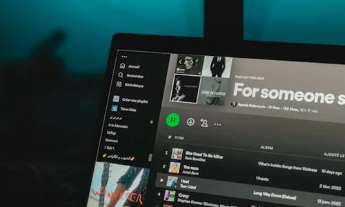 Spotify-in-laptop