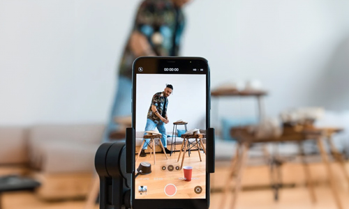 Man-shooting-video-of-himself