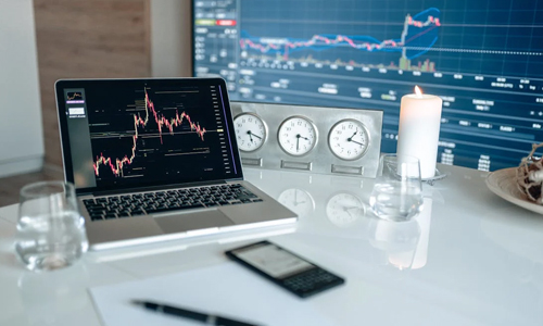 laptop-,clock-and-candle-on-a-table
