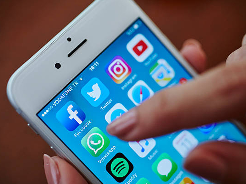 Sending Files Without Wi-Fi? WhatsApp’s AirDrop-like Feature is Coming Soon