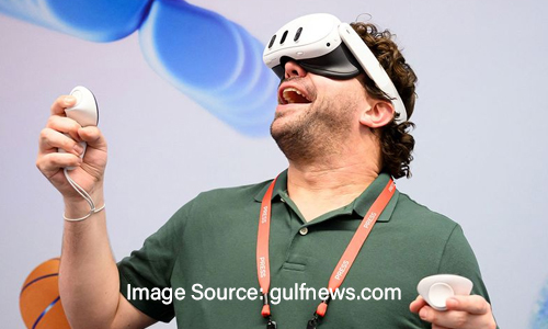 Man-enjoying-VR-experience
