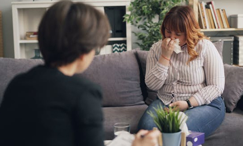 Women-sitting-in-a-sofa