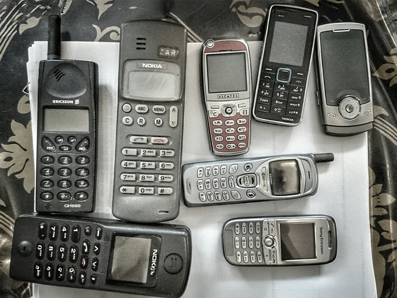 Features From the First Mobile Phones That Don’t Exist Today